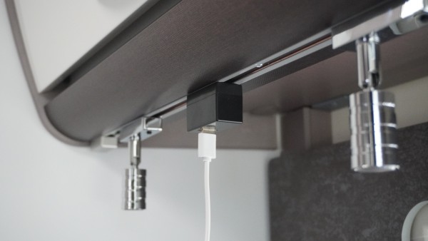 USB-plug for power rail