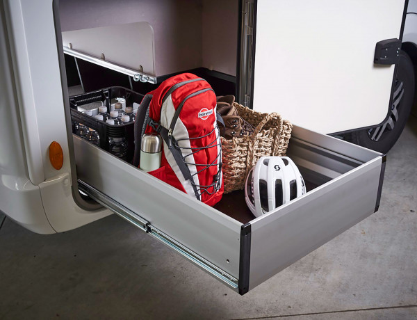 Pull-out luggage box